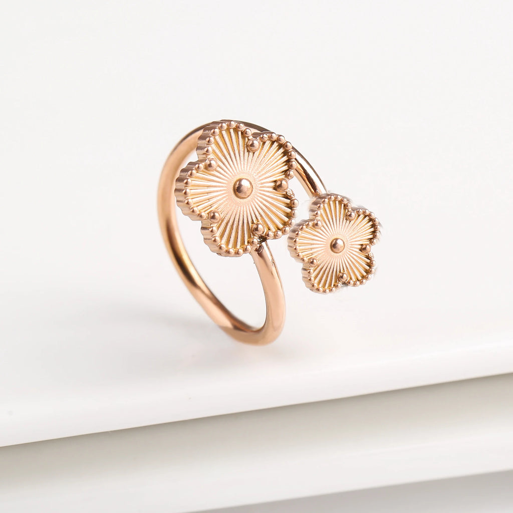 Simple Adjustable Stainless Steel Five Leaf Flower Open Ring Fashion for Woman Party Wedding Trend Jewelry Accessories Clover