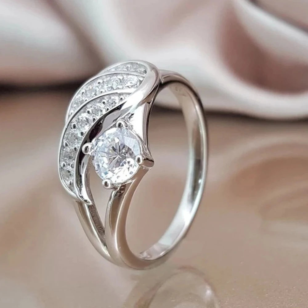 Classic Fashion Women Rings Metal Gold Color White Zircon Ring for Women Romantic Bride Girl Proposal Ring Wedding Jewelry Gift