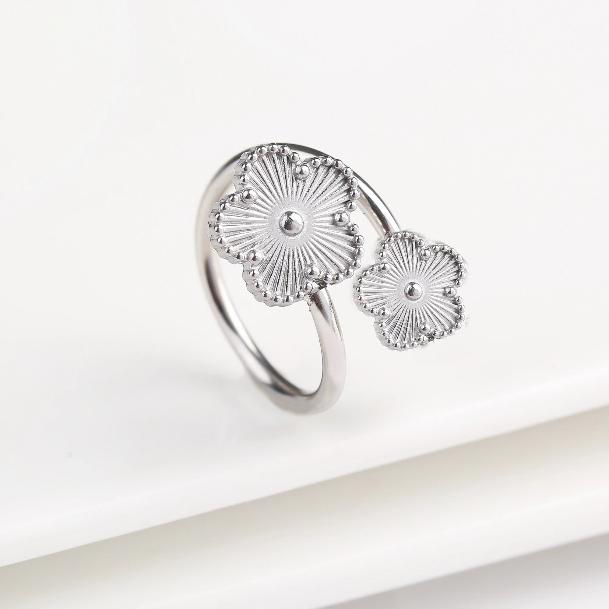 Simple Adjustable Stainless Steel Five Leaf Flower Open Ring Fashion for Woman Party Wedding Trend Jewelry Accessories Clover
