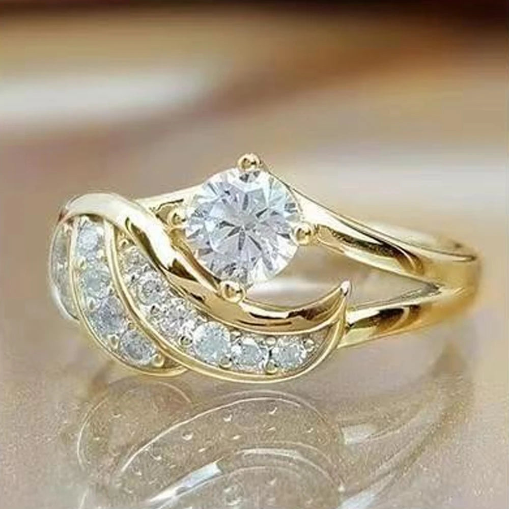 Classic Fashion Women Rings Metal Gold Color White Zircon Ring for Women Romantic Bride Girl Proposal Ring Wedding Jewelry Gift